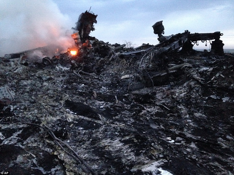 На месте крушения Boeing в Украине найдены два "черных ящика" - ОБНОВЛЕНО - ФОТО - ВИДЕО