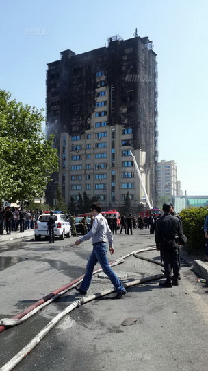 Вот что осталось от сгоревшего в Баку жилого дома - ФОТО