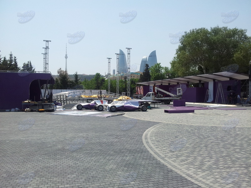 На Бакинском бульваре открылся EuroVillage - ОБНОВЛЕНО - ФОТО