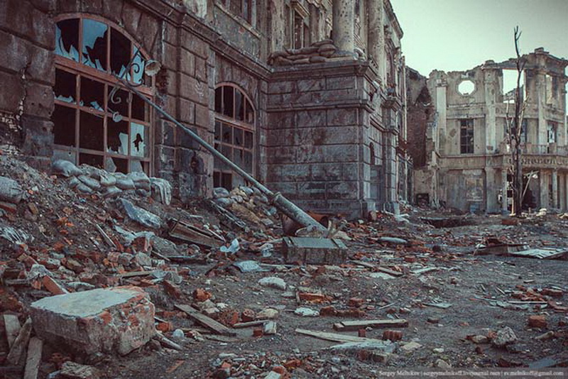 Декорации кварталов разрушенного Сталинграда - ФОТОСЕССИЯ