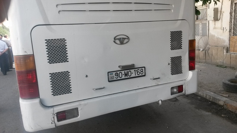 Paytaxtda avtobus maşınları biçə-biçə getdi - YENİLƏNİB - VİDEO - FOTO