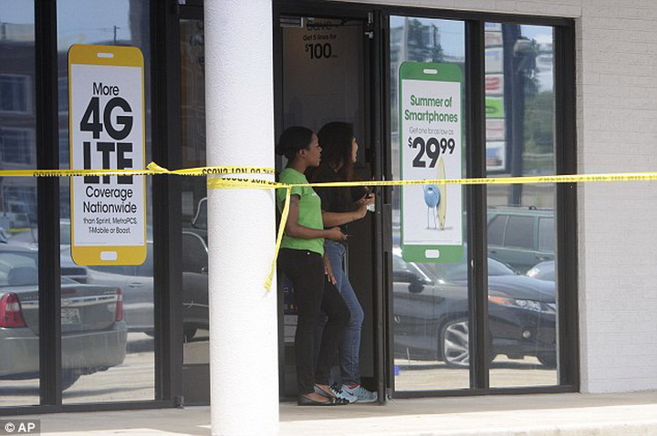 Теракт в США: расстреляли морских пехотинцев - ОБНОВЛЕНО - ФОТО