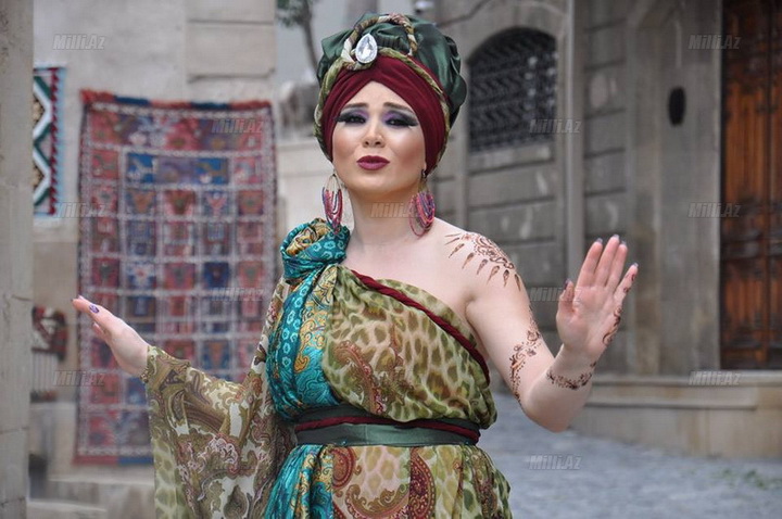 Elnarə türk xalqlarına səsləndi - FOTO