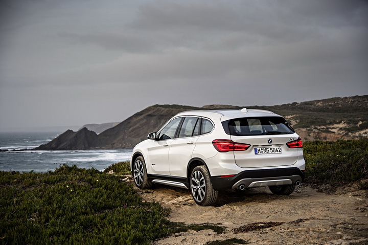 BMW официально представила новое поколение X1 - ФОТО