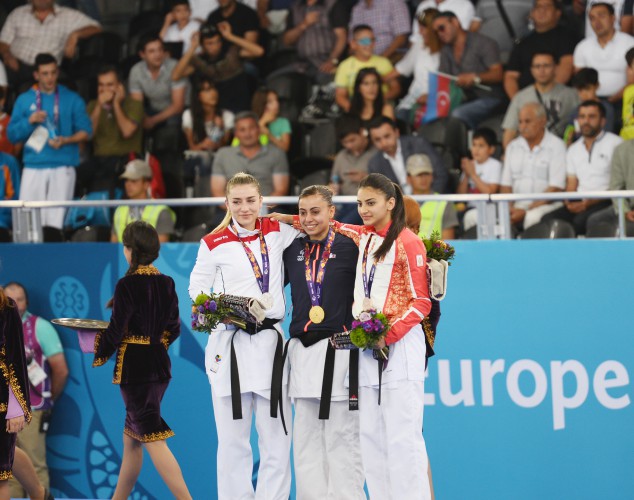 Президент Ильхам Алиев и его супруга Мехрибан Алиева в рамках первых Европейских игр наблюдали за ходом соревнований по карате и борьбе - ОБНОВЛЕНО - ФОТО