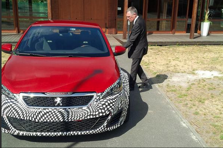 Peugeot 308 получит полтысячи "лошадей" под капот - ФОТО