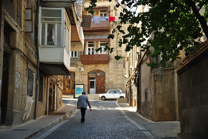 Прогулка российского блогера по Баку - ФОТО