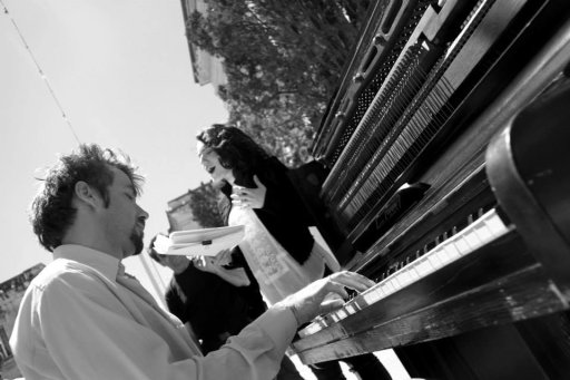 Диляра Кязимова спела с уличным музыкантом на Мальте - ФОТО