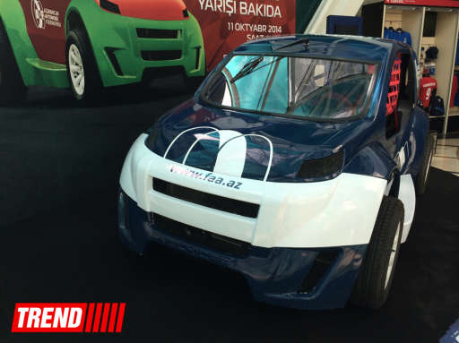 Автомобиль-участник соревнований "V1 Challenge Azerbaijan" выставлен в бакинском торговом центре - ФОТО
