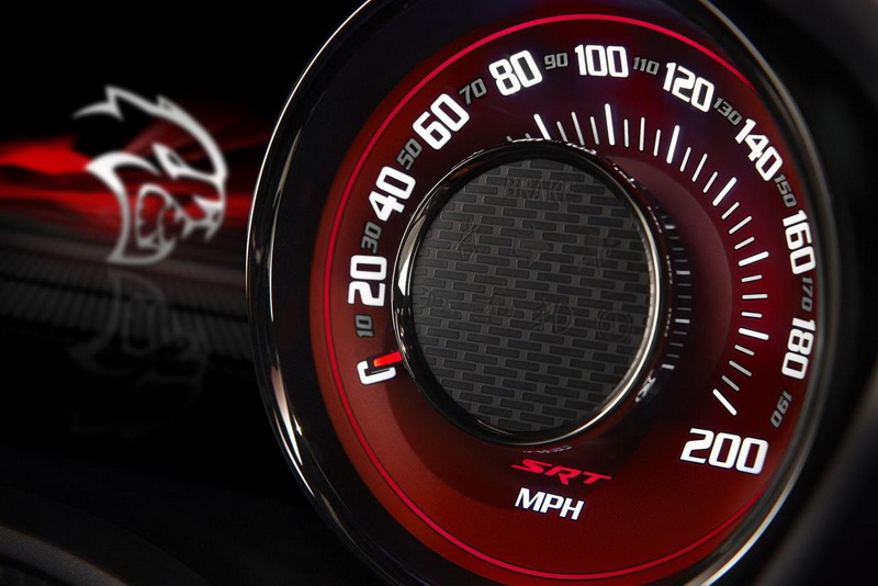 Новая версия Dodge Challenger обещает быть очень мощной - ФОТО