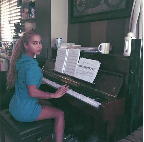 Açıq-saçıq İran qızları - FOTOLAR