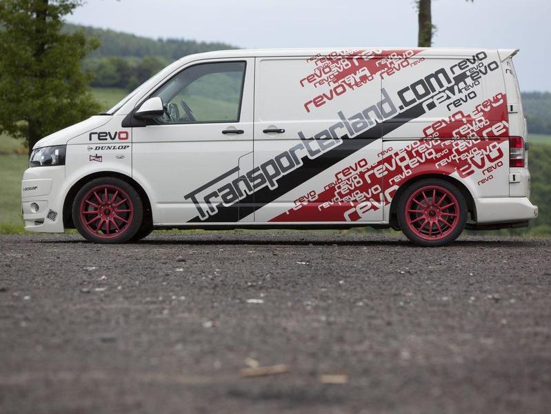VW Transporter превратили в гоночный болид - ФОТО