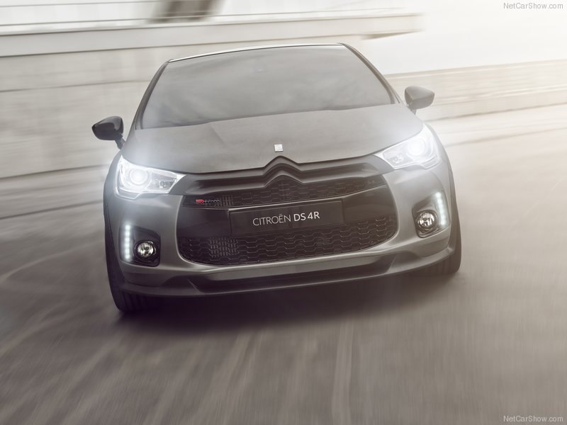 Citroen показал предсерийный хот-хэтч DS4 Racing Concept - ФОТО