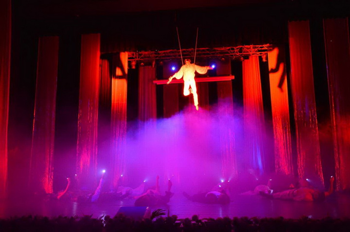 На закрытии сезона лучшим актерам раздали премии - ФОТО