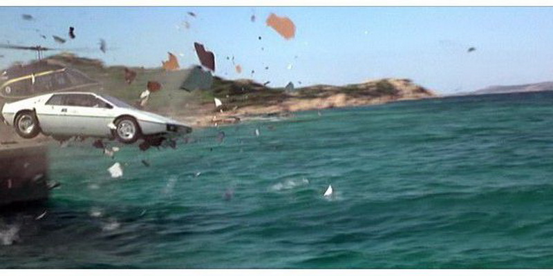 Основатель компании Tesla Motors купил субмарину Бонда - ФОТО