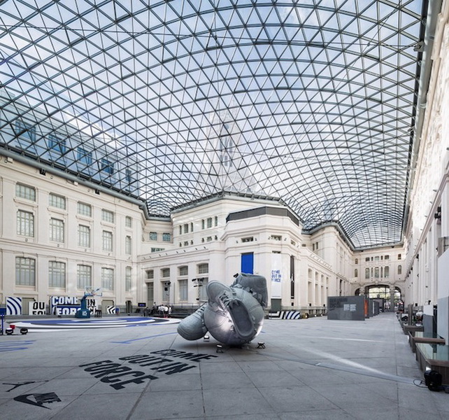 "Картинная галерея" Day.Az: Скульптура из кроссовок и баскетбольного мяча - ФОТО