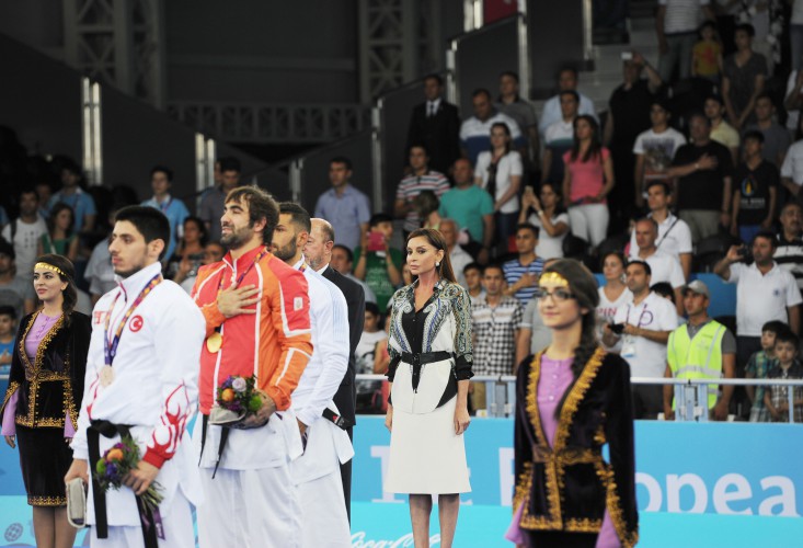 Президент Ильхам Алиев и его супруга Мехрибан Алиева в рамках первых Европейских игр наблюдали за ходом соревнований по карате и борьбе - ОБНОВЛЕНО - ФОТО