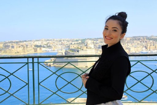 Диляра Кязимова спела с уличным музыкантом на Мальте - ФОТО