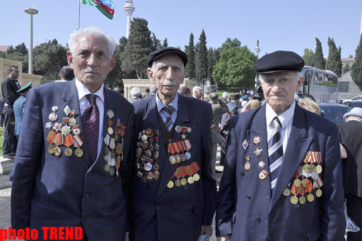 В Азербайджане отмечают День Победы над фашизмом - ФОТО