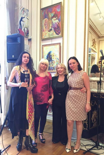 Картина азербайджанской художницы приковала внимание парижан - ФОТО