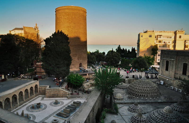 Прогулка российского блогера по Баку - ФОТО