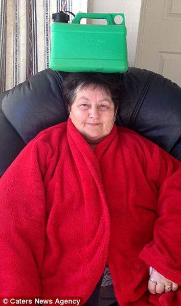 В Британии крутая бабушка стала звездой Twitter - ФОТО