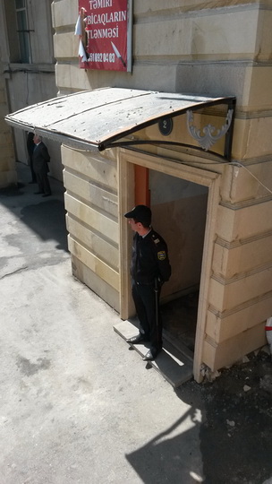 В Баку усилена охрана зданий с опасной облицовкой - ФОТО