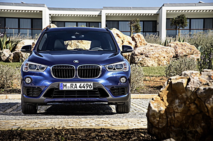 BMW официально представила новое поколение X1 - ФОТО