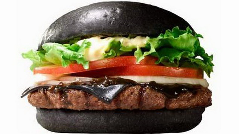 Burger King выпускает уникальные черные бургеры - ФОТО