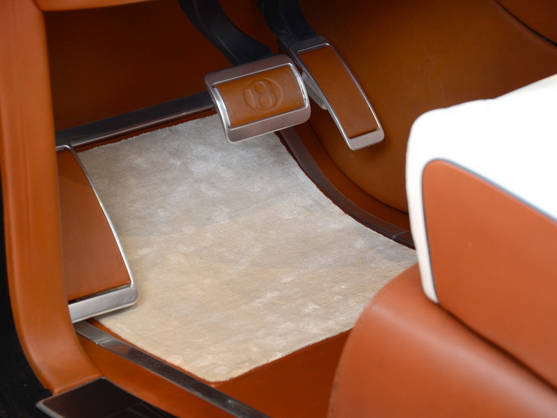 Новое имя для внедорожника Bentley нашли на Канарских островах - ФОТО