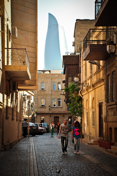 Прогулка российского блогера по Баку - ФОТО