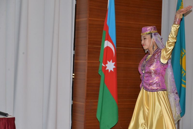 Aktauda Ulu Öndər Heydər Əliyevə həsr olunmuş şeirlər kitabı təqdim olunub – FOTO