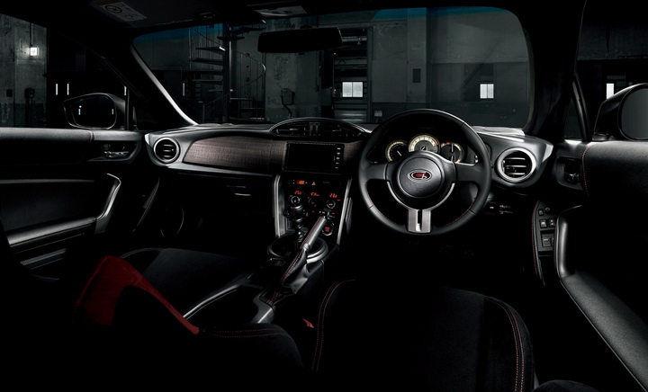 Спорткупе Toyota сделало круглые глаза - ФОТО