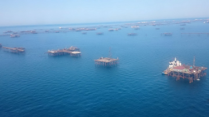 Студенты БВШН проходят практику на "Нефтяных камнях" - ФОТО