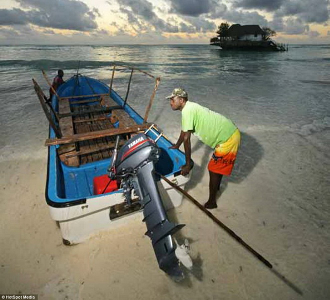 Ужин посреди моря: один из самых экзотических ресторанов - ФОТО