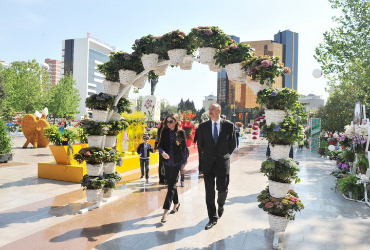 Президент Ильхам Алиев и его супруга Мехрибан Алиева приняли участие в Празднике цветов в Баку - ОБНОВЛЕНО - ФОТО - ВИДЕО