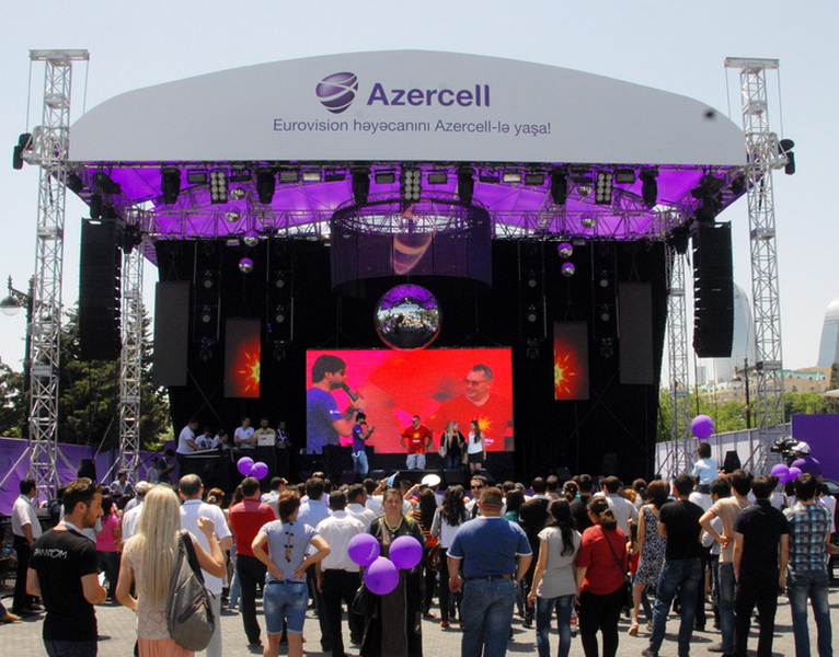 На Бакинском бульваре открылся EuroVillage - ОБНОВЛЕНО - ФОТО
