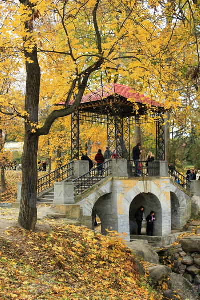 "Фотоклуб Day.Az": город Белая Церковь. Под сенью старинного сада - ФОТО