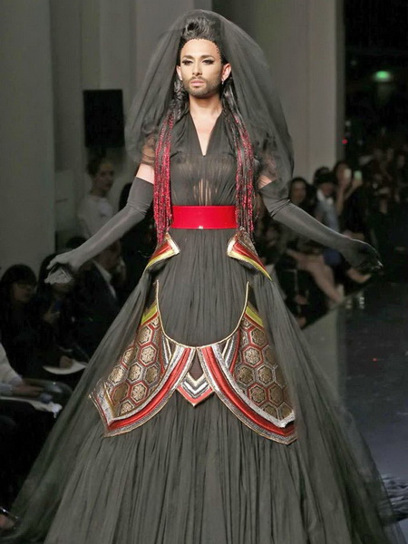 Кончита Вурст стала звездой показа Jean Paul Gaultier - ФОТО
