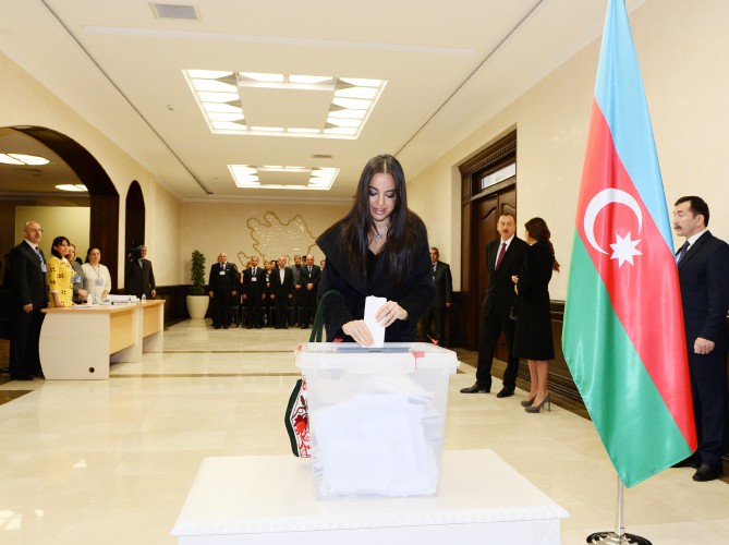 Президент Ильхам Алиев и его супруга Мехрибан Алиева проголосовали на муниципальных выборах - ОБНОВЛЕНО - ФОТО - ВИДЕО