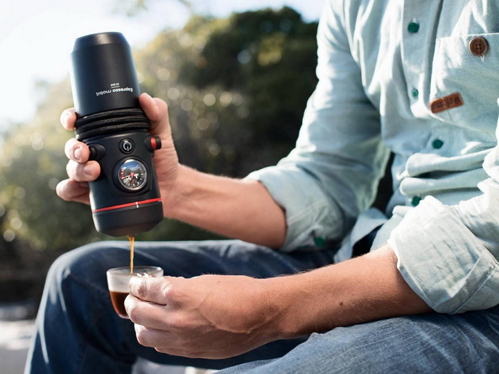 Audi встроила в свои автомобили кофемашину - ФОТО