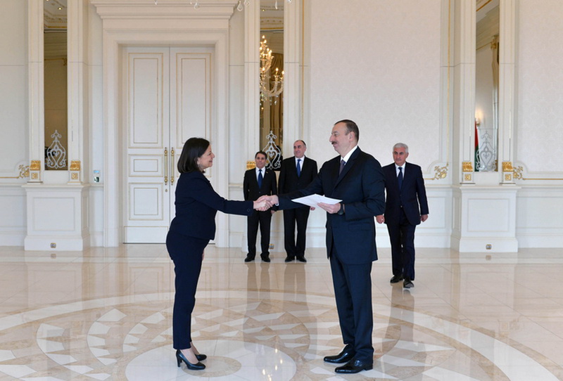 Президент Азербайджана принял верительные грамоты послов ряда стран - ОБНОВЛЕНО - ФОТО