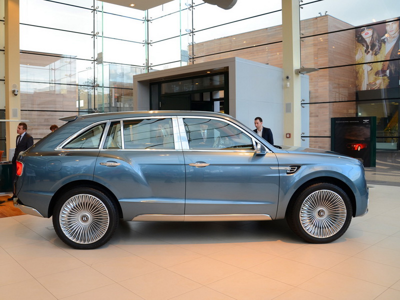 Новое имя для внедорожника Bentley нашли на Канарских островах - ФОТО