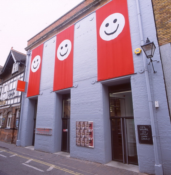 "Картинная галерея Day.Az": Эпатажные работы художников - ФОТО