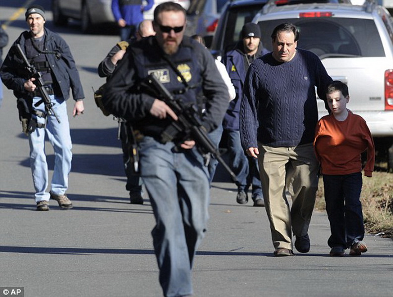 Обнародованы новые подробности о мужчине, устроившем бойню в американской школе – ОБНОВЛЕНО - ФОТО - ВИДЕО