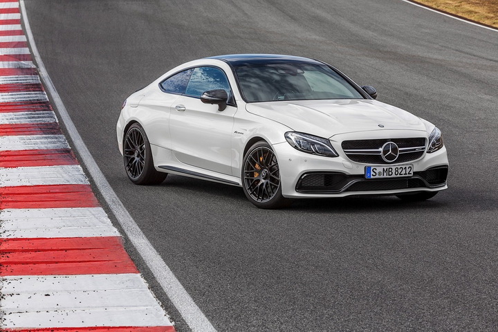 Представлено "горячее" купе Mercedes-Benz C-класса - ФОТОСЕССИЯ