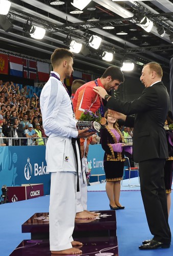 Президент Ильхам Алиев и его супруга Мехрибан Алиева в рамках первых Европейских игр наблюдали за ходом соревнований по карате и борьбе - ОБНОВЛЕНО - ФОТО