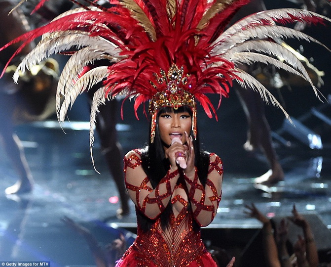 Тейлор Свифт и Никки Минаж устроили грандиозное открытие MTV VMA - ФОТО