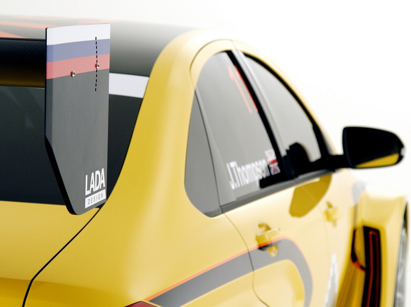 Гоночная Lada Vesta WTCC выйдет на трек в 2015 году - ФОТО