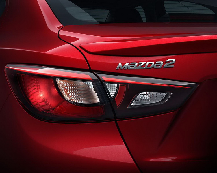 Mazda2 превратили в седан - ФОТО